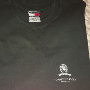 Tommy dark green t size medium